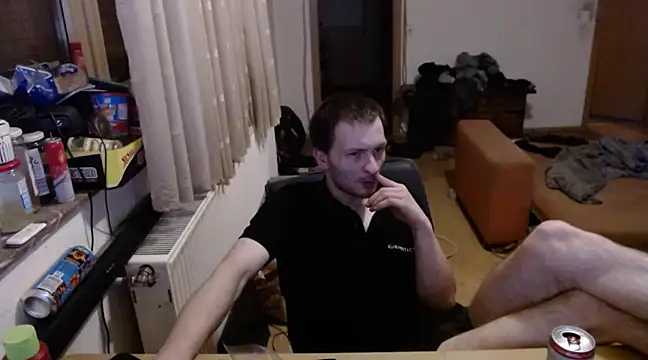 Snapshot of sexymann92 chatting on December 6, 7:23 pm sexymann92 online show from December 6, 7:23 pm