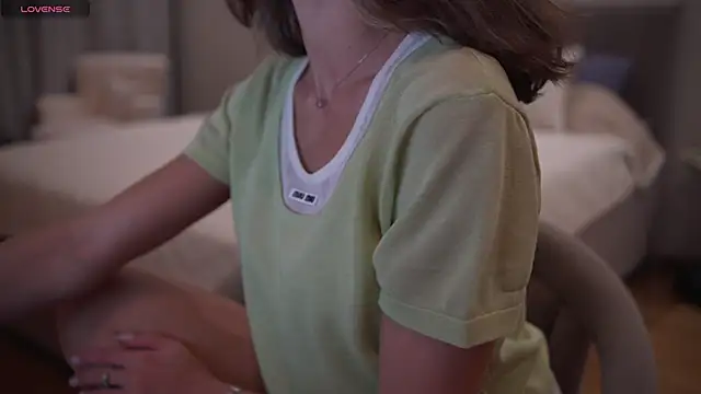 Danielle Thomas online show from September 22, 6:32 pm