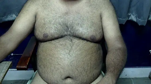 Snapshot of hairysubcub_70 chatting on April 24, 8:28 am hairysubcub 70 online show from April 24, 8:28 am