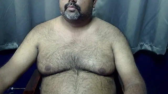 Snapshot of hairysubcub_70 chatting on May 5, 7:27 am hairysubcub 70 online show from May 5, 7:27 am