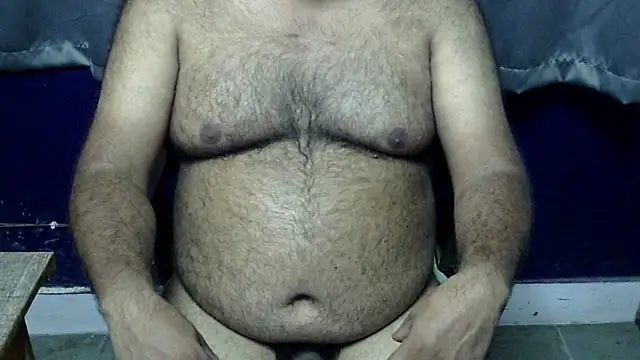 Snapshot of hairysubcub_70 chatting on June 1, 6:15 am hairysubcub 70 online show from June 1, 6:15 am