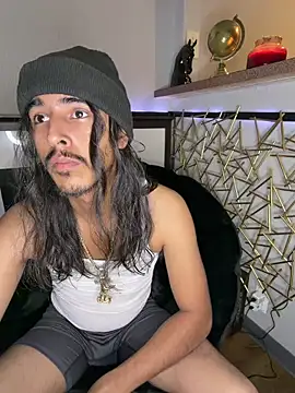 Snapshot of jrrichforever chatting on January 17, 12:37 am jrrichforever online show from January 17, 12:37 am