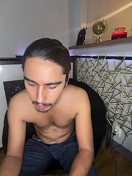 Snapshot of jrrichforever chatting on January 18, 10:35 pm jrrichforever online show from January 18, 10:35 pm