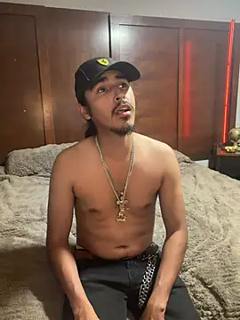 Snapshot of jrrichforever chatting on March 2, 12:35 am jrrichforever online show from March 2, 12:35 am