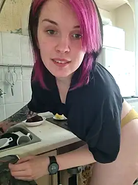 LazyTanukii online show from December 10, 8:30 am