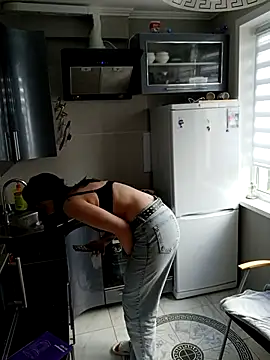 LazyTanukii online show from September 25, 6:50 am