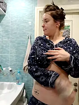 LazyTanukii online show from November 3, 6:47 am