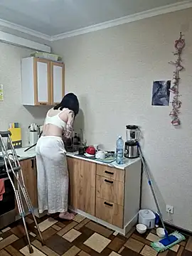 LazyTanukii online show from March 27, 6:30 am