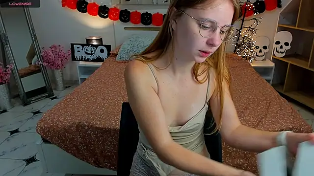 CharmedDoll online show from October 18, 12:28 pm