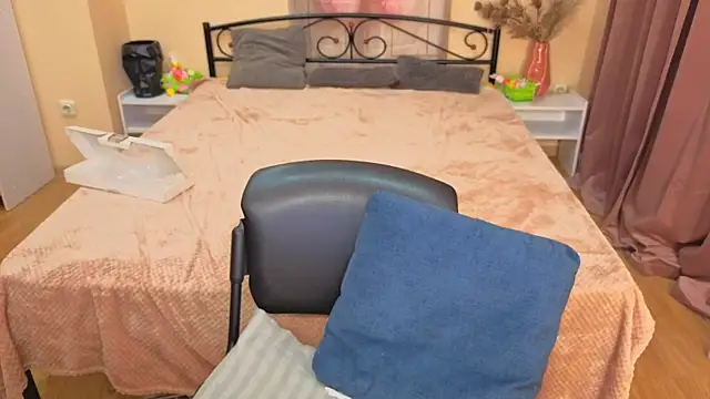 CharmedDoll online show from April 7, 12:27 pm