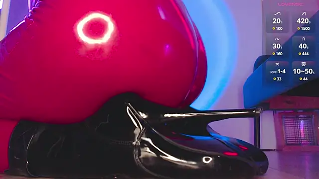 auroralatexprincess online show from February 6, 9:28 pm