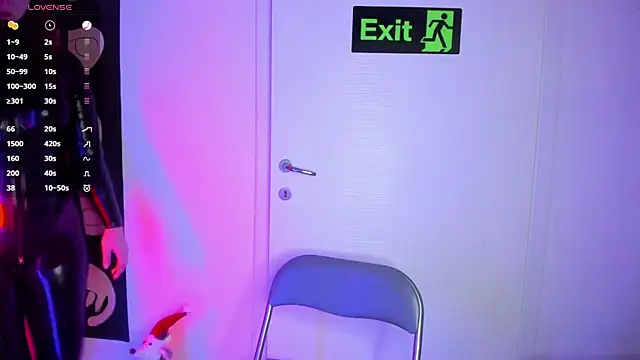 auroralatexprincess online show from December 17, 2:34 pm