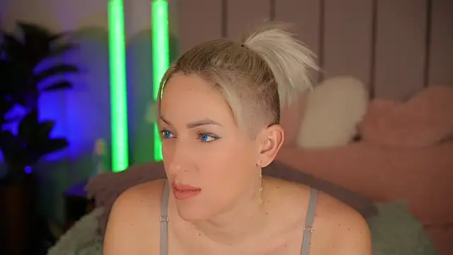 VickySecret96 online show from January 8, 5:48 pm