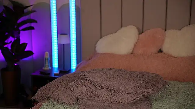 VickySecret96 online show from February 5, 6:01 pm