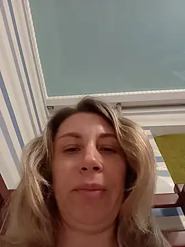 Snapshot of MissisMilk chatting on June 17, 2:40 pm MissisMilk online show from June 17, 2:40 pm