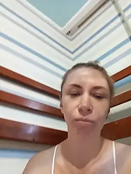 Snapshot of MissisMilk chatting on July 21, 6:27 am MissisMilk online show from July 21, 6:27 am