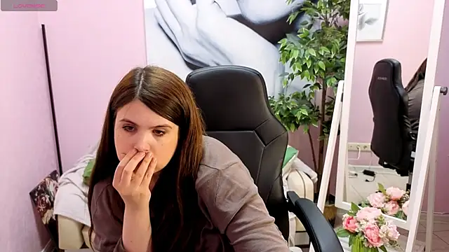 BattyMoll online show from April 5, 3:42 pm