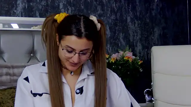 Snapshot of NicolePlay chatting on December 11, 8:26 am NicolePlay online show from December 11, 8:26 am