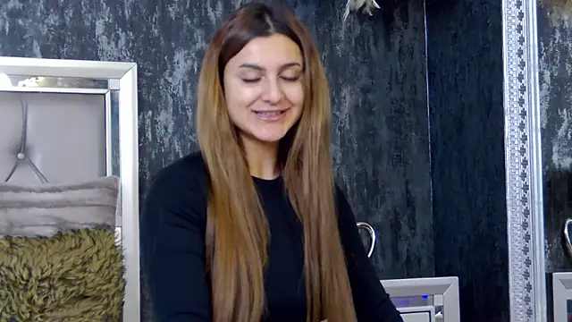 Snapshot of NicolePlay chatting on January 10, 5:37 am NicolePlay online show from January 10, 5:37 am