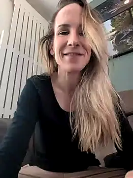 Snapshot of NaomiAndFriends chatting on February 5, 2:16 pm NaomiAndFriends online show from February 5, 2:16 pm