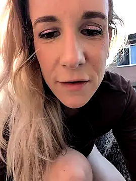 Snapshot of NaomiAndFriends chatting on March 9, 1:59 pm NaomiAndFriends online show from March 9, 1:59 pm