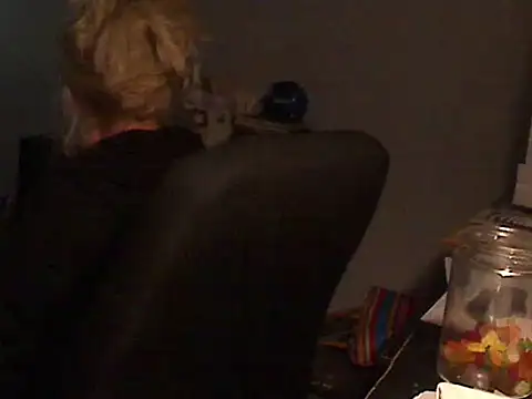 Snapshot of XTRAHORNYONE chatting on January 10, 12:38 am XTRAHORNYONE online show from January 10, 12:38 am