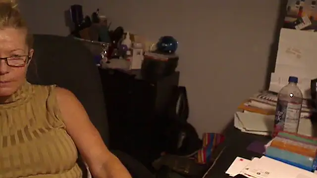 Snapshot of XTRAHORNYONE chatting on January 11, 12:22 am XTRAHORNYONE online show from January 11, 12:22 am