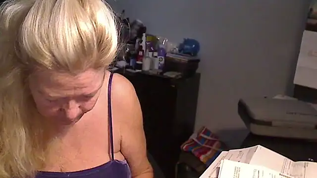 Snapshot of XTRAHORNYONE chatting on January 31, 3:00 pm XTRAHORNYONE online show from January 31, 3:00 pm