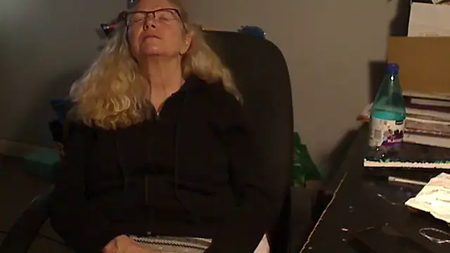 Snapshot of XTRAHORNYONE chatting on February 22, 2:50 am XTRAHORNYONE online show from February 22, 2:50 am