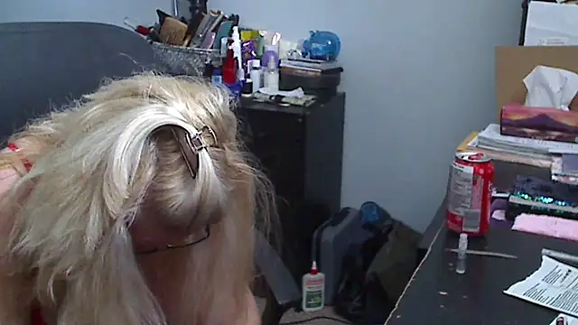 Snapshot of XTRAHORNYONE chatting on February 25, 4:10 pm XTRAHORNYONE online show from February 25, 4:10 pm