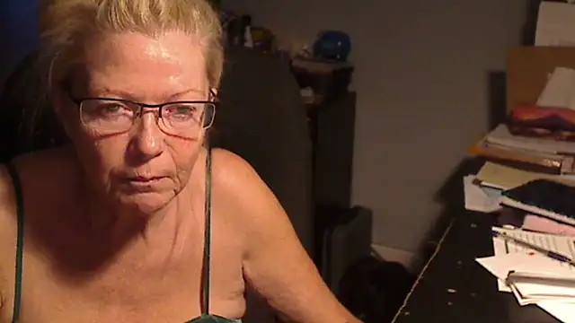 Snapshot of XTRAHORNYONE chatting on March 1, 2:48 am XTRAHORNYONE online show from March 1, 2:48 am