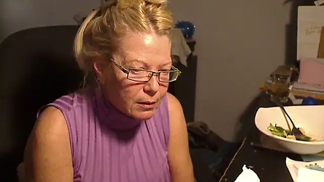 Snapshot of XTRAHORNYONE chatting on March 14, 1:05 am XTRAHORNYONE online show from March 14, 1:05 am