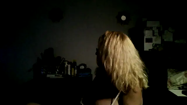 Snapshot of XTRAHORNYONE chatting on October 5, 1:15 am XTRAHORNYONE online show from October 5, 1:15 am