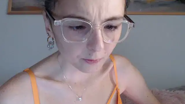Snapshot of cleophee chatting on July 8, 5:45 am cleophee online show from July 8, 5:45 am