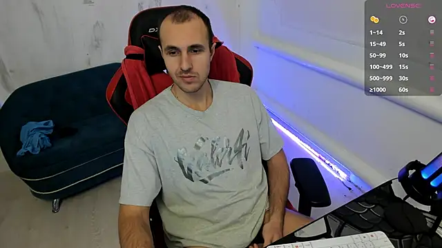 Snapshot of Raamoss chatting on December 7, 12:56 pm Raamoss online show from December 7, 12:56 pm