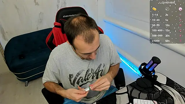 Snapshot of Raamoss chatting on December 11, 7:57 pm Raamoss online show from December 11, 7:57 pm