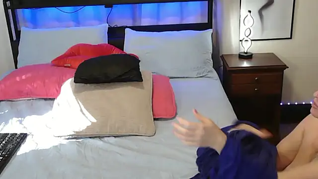 Snapshot of HollieBim chatting on December 3, 6:17 pm HollieBim online show from December 3, 6:17 pm