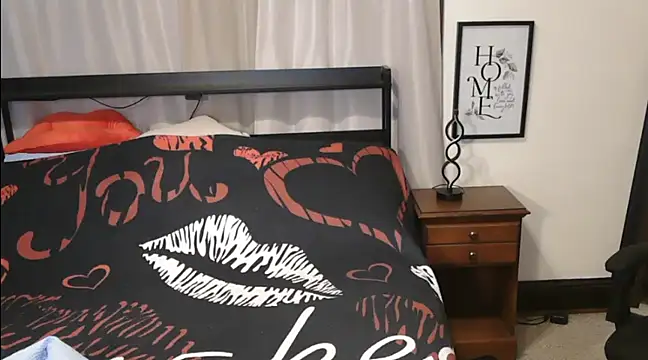 Snapshot of HollieBim chatting on December 9, 3:11 pm HollieBim online show from December 9, 3:11 pm