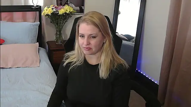 Snapshot of HollieBim chatting on January 16, 3:46 pm HollieBim online show from January 16, 3:46 pm