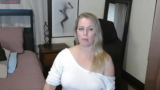 Snapshot of HollieBim chatting on September 29, 1:38 pm HollieBim online show from September 29, 1:38 pm