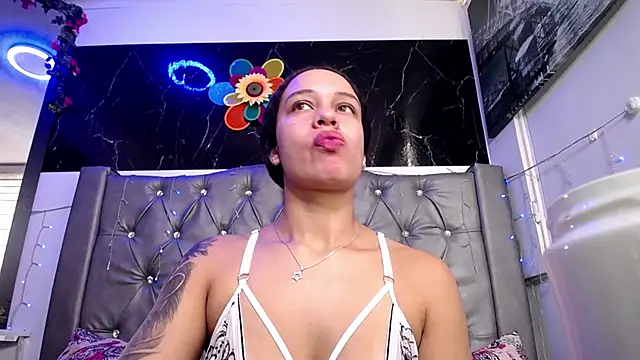 LAILAGUMMY online show from February 28, 3:15 pm