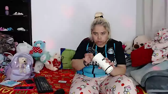 Snapshot of estrellita_fugaz16x chatting on December 14, 3:40 am estrellita fugaz16x online show from December 14, 3:40 am