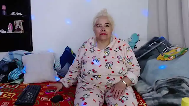 Snapshot of estrellita_fugaz16x chatting on December 27, 3:09 am estrellita fugaz16x online show from December 27, 3:09 am