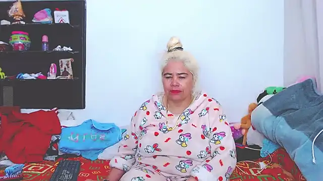 Snapshot of estrellita_fugaz16x chatting on January 3, 3:27 am estrellita fugaz16x online show from January 3, 3:27 am