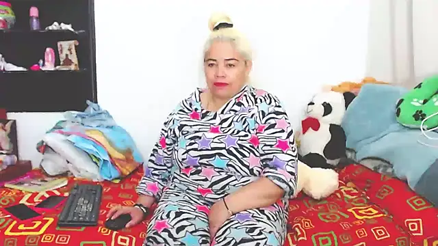 Snapshot of estrellita_fugaz16x chatting on January 9, 3:26 am estrellita fugaz16x online show from January 9, 3:26 am