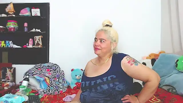 Snapshot of estrellita_fugaz16x chatting on January 9, 6:27 am estrellita fugaz16x online show from January 9, 6:27 am