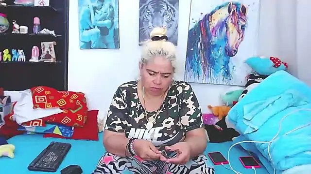 Snapshot of estrellita_fugaz16x chatting on January 21, 3:04 am estrellita fugaz16x online show from January 21, 3:04 am