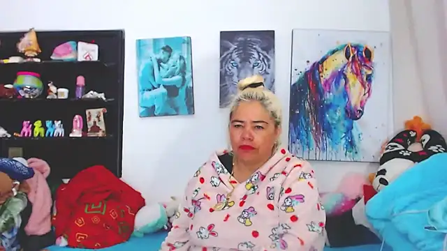 Snapshot of estrellita_fugaz16x chatting on January 27, 11:43 am estrellita fugaz16x online show from January 27, 11:43 am