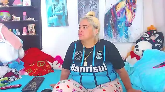 Snapshot of estrellita_fugaz16x chatting on January 28, 2:11 am estrellita fugaz16x online show from January 28, 2:11 am