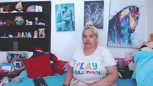 Snapshot of estrellita_fugaz16x chatting on January 31, 3:41 am estrellita fugaz16x online show from January 31, 3:41 am